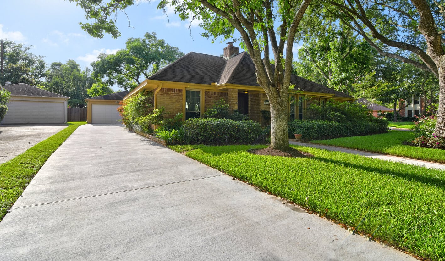 ConcreteDriveway-2-8ccec2429cf4961063a6b5e6f63bb183